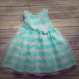 Girls 5T adorable dress with flowers and stripes!